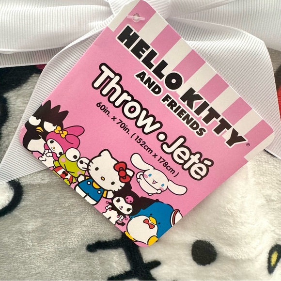 Hello Kitty & Friends 60” x 70” Plush Throw Blanket - Picture 5 of 11